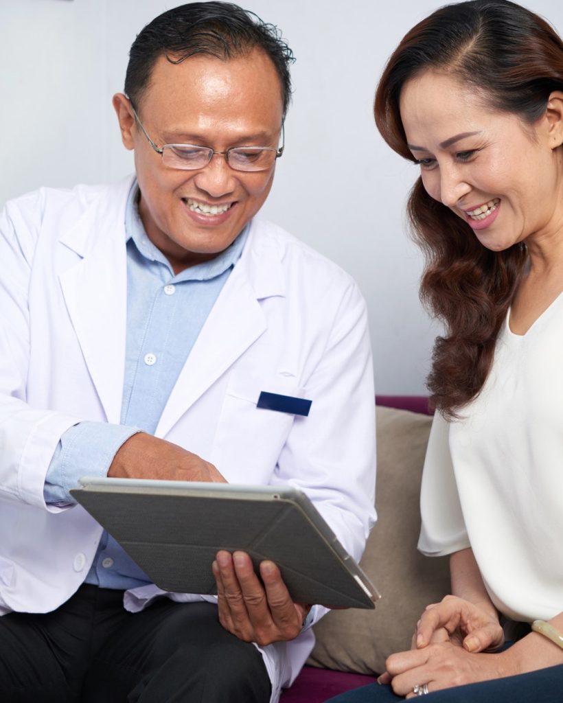 surgeon-consulting-client.jpg
